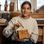 Comment créer un cadeau personnalisé avec des matériaux locaux pour soutenir l&rsquo;artisanat suisse ?