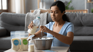 Comment stocker et décongeler le lait maternel en toute sécurité ?