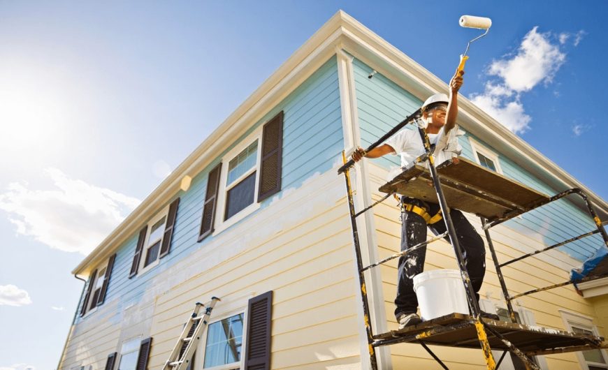 Comment peindre une maison à étage en toute sécurité : techniques et équipements