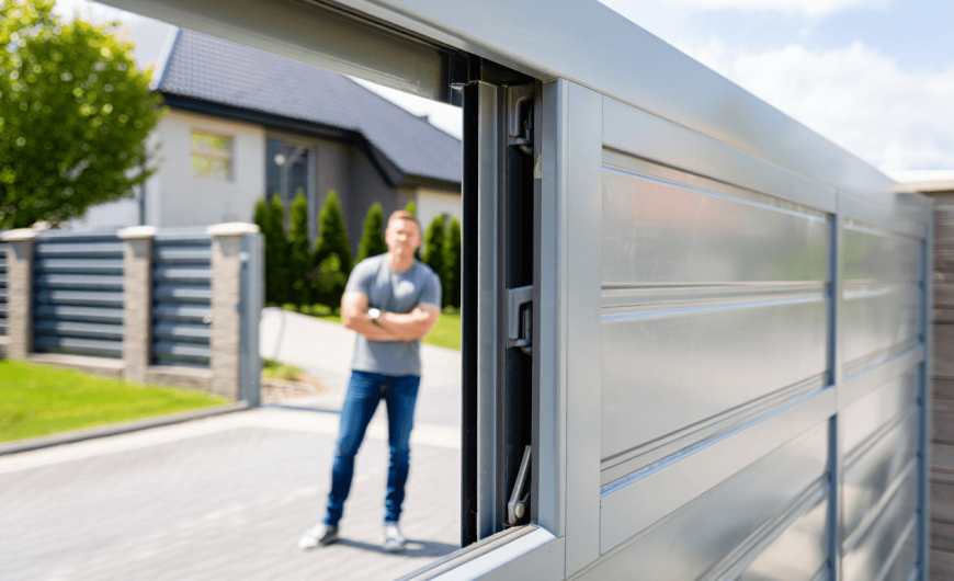 Pourquoi choisir un portail coulissant en aluminium plutôt qu&rsquo;en bois ou en PVC ?