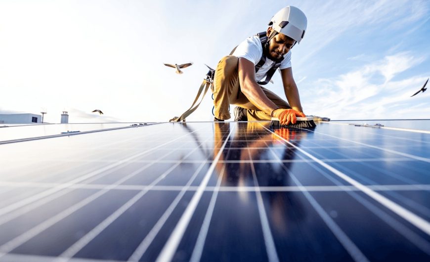 Comment maintenir le rendement de vos panneaux photovoltaïques sur le long terme ?