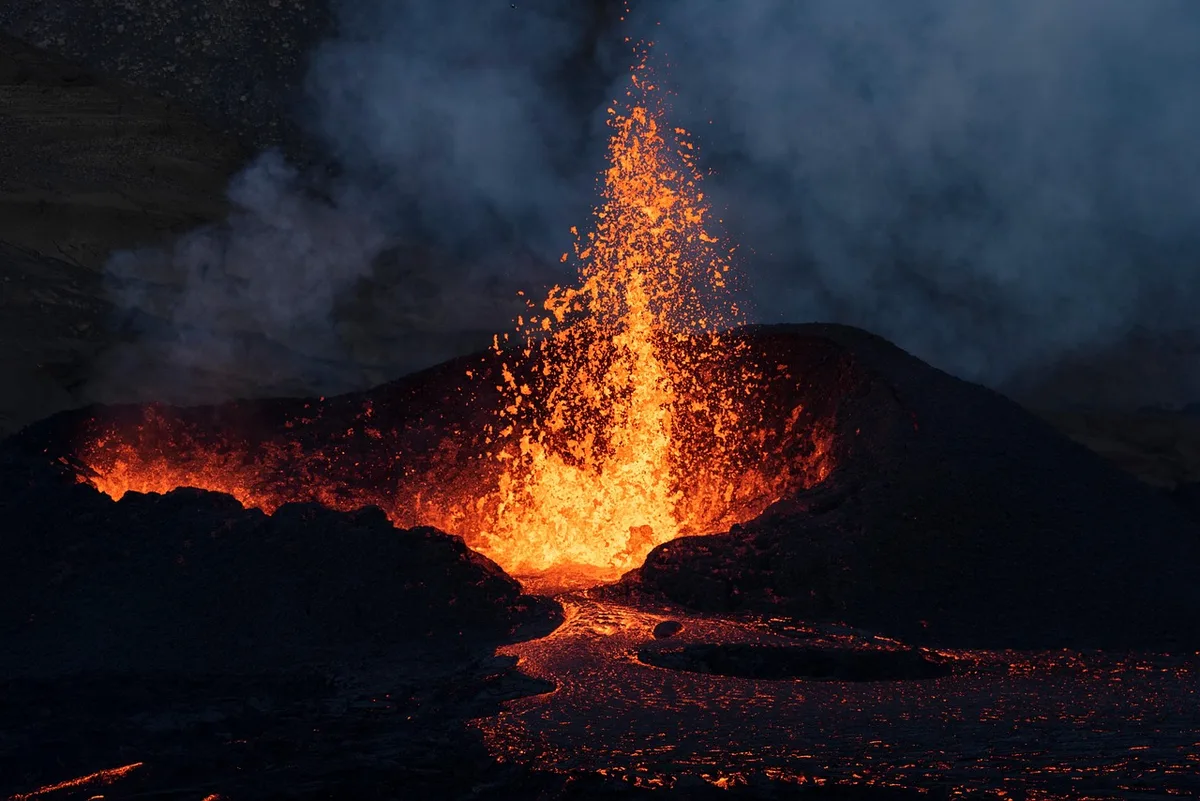 Carrière de cendres volcaniques près de Naples et du Vésuve, source de pouzzolane romaine