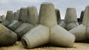 Pourquoi les Romains utilisaient-ils le béton volcanique pour leurs constructions?