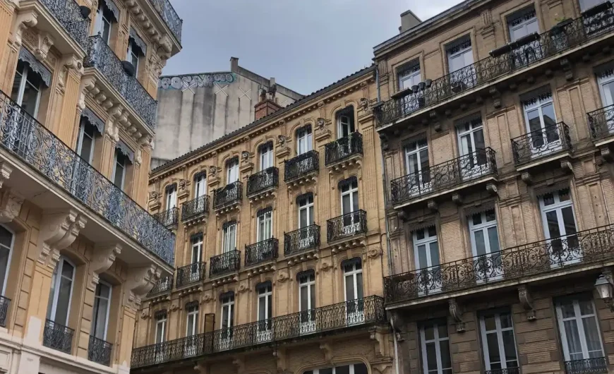 Quel patrimoine immobilier trouve-t-on le long du boulevard Gabriel-Guist’hau à Nantes ?