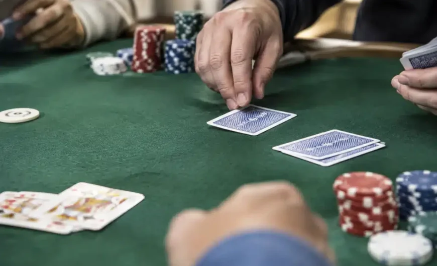 Quel matériel et quels jeux pour organiser une soirée casino factice réussie ?